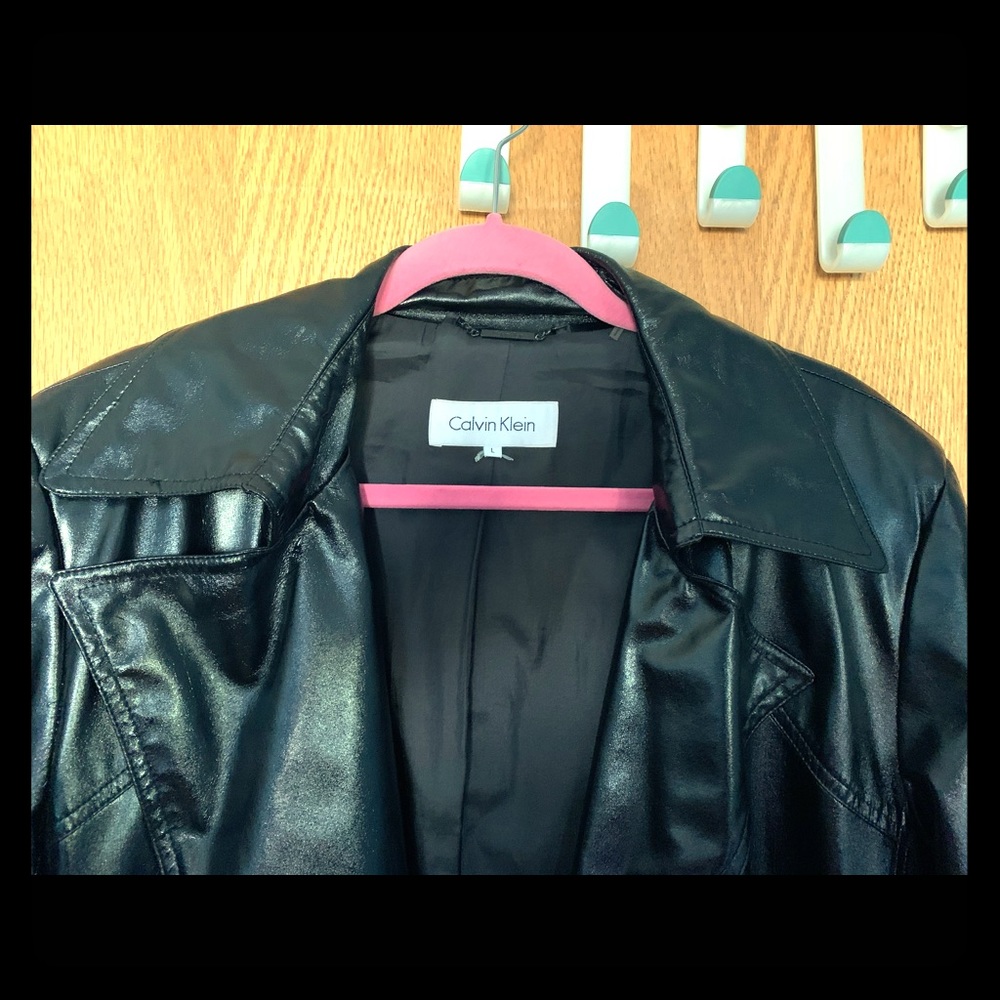 Calvin Klein spring rain/trench faux patent sz L